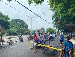 Jarak Terlalu Jauh, Peziarah Enggan Naik Becak, Abang Becak Protes DLH P Tuban