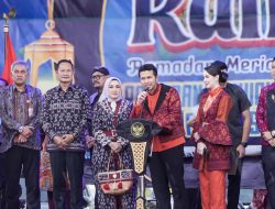 Lamongan Gelar Fashion Parade Season III, Arumi Bachsin Beri Apresiasi