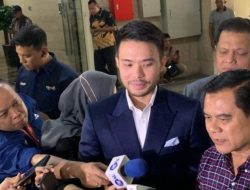 Diantar Adik Ipar, Ijazah Jokowi dari SD hingga UGM Diserahkan ke Bareskrim