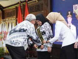 Aktif Upayakan Kualitas SDM, Anis Kartika Dikukuhkan Jadi Ibunda PGRI