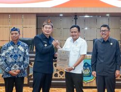 Sampaikan Raperda Perubahan APBD, Prioritaskan Kebutuhan Warga