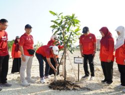 Sambut HUT PPNI ke-51 Pohon Ditanam di Kawasan Kagama Lamongan