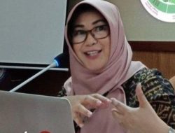 Jokowi Dinilai Salah Pilih Lawan, Dokter Tifa: Ngaku, Lalu Bertobatlah