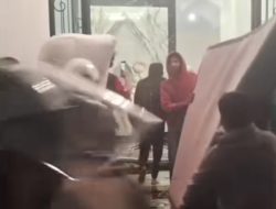 Setelah Sahroni, Rumah Uya Kuya dan Eko Patrio juga Dijarah Massa