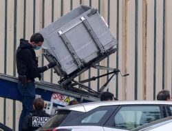 Perampok Belum Tertangkap, Museum Louvre Rugi Rp 1,7 Triliun