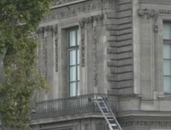 Louvre Disatroni, 8 Perhiasan Napoleon Amblas, Ingat Raibnya Mona Lisa