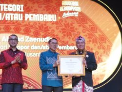 Populerkan Busana Khas, Putra Lamongan Terima Anugerah dari Menbud