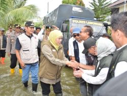 Curah Hujan Tinggi, Pak Yes Dampingi Gubernur Tinjau Banjir Laladan
