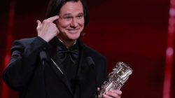 Legenda Komedi Jim Carrey Terima Penghargaan Cesar Prancis 2026