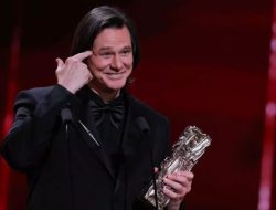 Legenda Komedi Jim Carrey Terima Penghargaan Cesar Prancis 2026