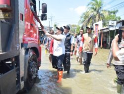 Dampingi Wagub, Pak Yes Tinjau Kondisi Jalan dan Banjir di Karanggeneng