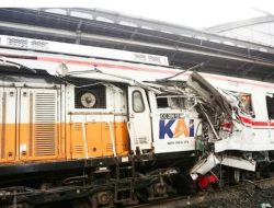 Taksi Green SM Jadi Penyebab, Laka KA Argo Bromo vs KRL di Bekasi