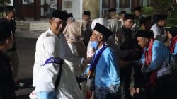 Berpesan Jaga Kesehatan, Bupati Wahono Berangkatkan 1.741 CJH Bojonegoro