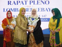 Gelar Berkebaya di Hari Kartini, Ini Pesan Ketua IWAPI Lamongan…