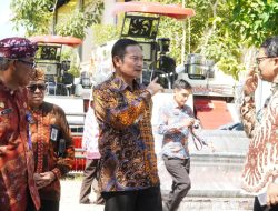 Modernisasi Pertanian, Bupati Yes Serahkan Kombi untuk 3 Poktan di Lamongan