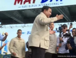 Hadiri May Day, Berikan Safari ke Buruh, Prabowo Disambut Antusias Pekerja