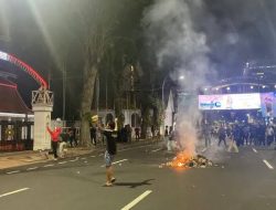 Diguncang Aksi Demo, Abaikan Peringatan Polisi, Grahadi Dirusak