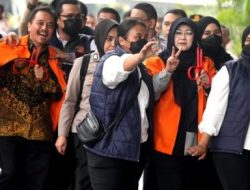 Diserahkan ke Kejari Jaksel, Khozinudin: Roy dan Tifa Ogah Tanda Tangan