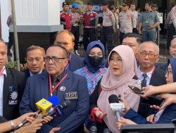 Didampingi 25 Advokat, Dokter Tifa Jalani Sidang Perdana Ijazah Jokowi