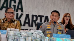 Polri dan Polda Metro Gelar Konpers, Pamer Barbuk, Tapi tak Umumkan Tersangka