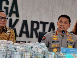 Polri dan Polda Metro Gelar Konpers, Pamer Barbuk, Tapi tak Umumkan Tersangka