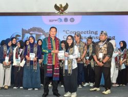 Bupati Yes Pasarkan Produk Lokal Lamongan ke Mahasiswa Mancanegara