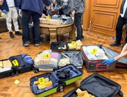 Gerebek Rumah Diduga Milik Jampidsus, Polisi Temukan 74 Kg Emas dan Dolar AS
