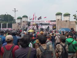 Empat Kelompok Kepung DPR/MPR, Tolak-Dukung Program Prabowo
