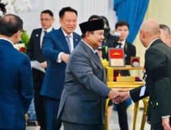 Prabowo Dianugerahi Medali Special Warfare Command Royal Thai Army