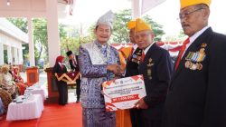HUT Ke-81 RI, Pemkab Lamongan Serahkan Tali Asih Veteran hingga Remisi