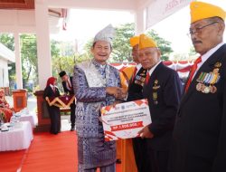 HUT Ke-81 RI, Pemkab Lamongan Serahkan Tali Asih Veteran hingga Remisi