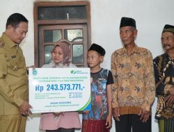 Serahkan Santunan, Bupati Yes Minta Ricek Alat Pabrik di Lamongan