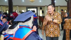 Wisuda SOTH, Bupati Yes: Terapkan Ilmu demi Keluarga Berkualitas