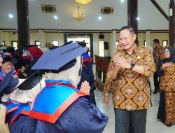 Wisuda SOTH, Bupati Yes: Terapkan Ilmu demi Keluarga Berkualitas